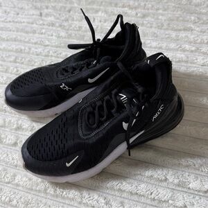 Nike Air Max 270 Black White Low Top Sneaker women’s Athletic Running AH8050-002